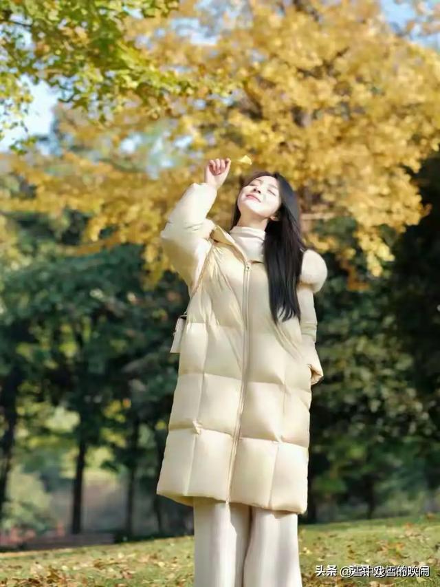 河南郑州一校花好漂亮， 身高168cm体重46kg ，美的让人移不开眼