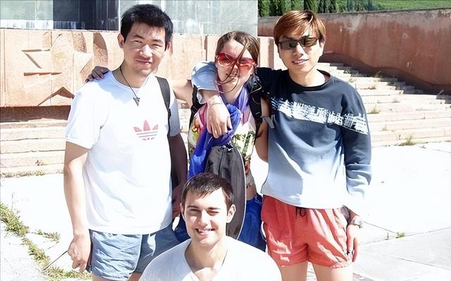 河北小伙娶小12岁乌克兰绝色美女，结婚11年后，妻子出轨波兰农民
