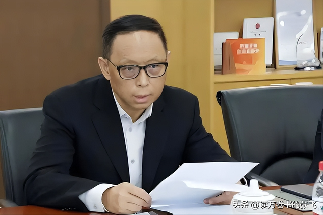 一家子全是美籍，却还在国内“捞金”	，年赚4亿，账上还存有130亿