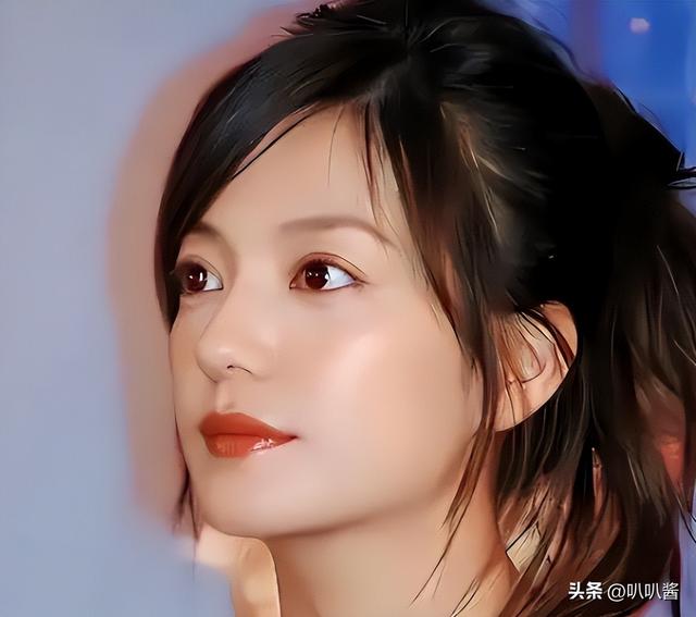 拔出萝卜带出泥！49岁赵薇近况被曝，原来圈内封杀只是冰山一角