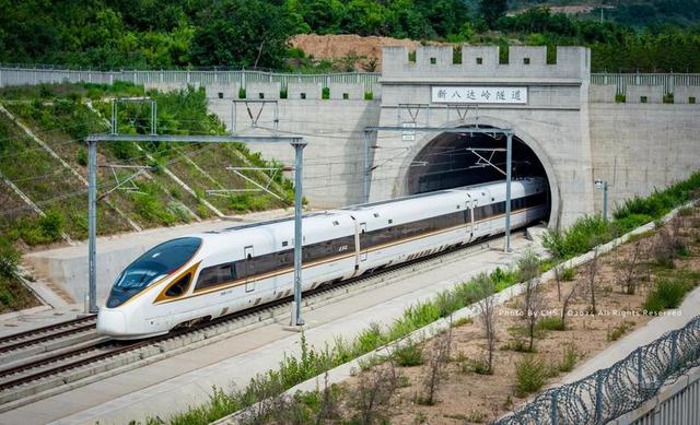 京张铁路：百年传奇引领中国铁路现代化的里程碑