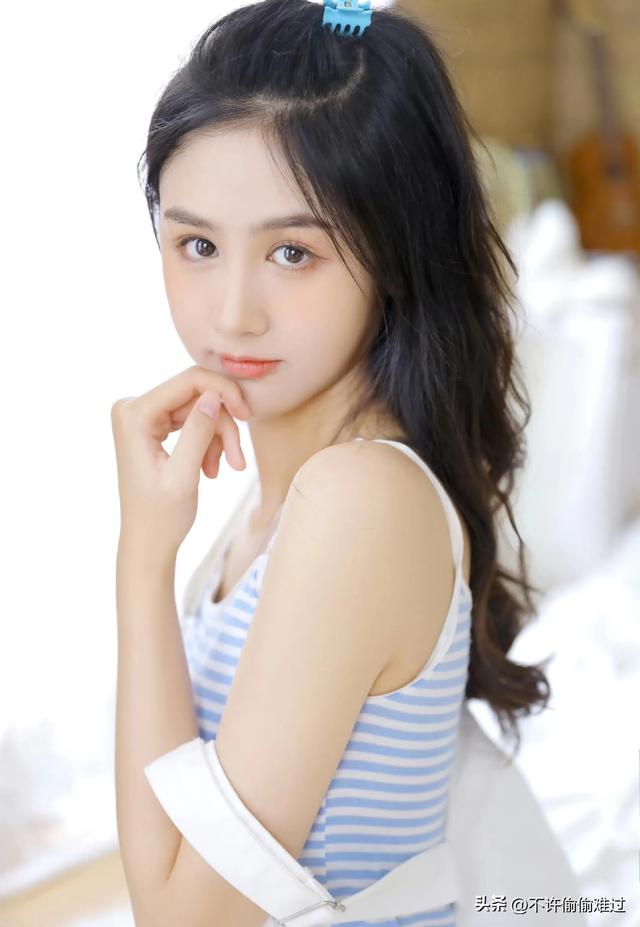 南京理工大学校花 万雨晗 拥有175cm超模身材和天使脸庞 好迷人