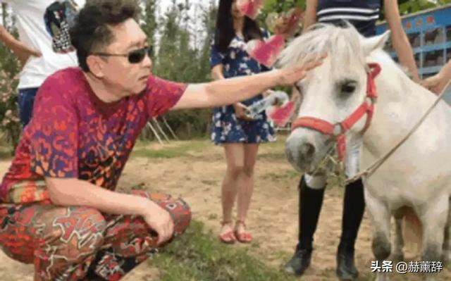 不查不知道一查吓一跳，坐拥北京60亩马场的于谦，私下到底有多壕