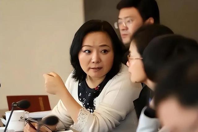 手握11万亩地皮，银行存七百多亿，她才是我国隐形“地产女首富”