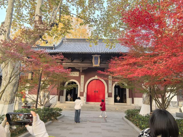 南京栖霞山一日徒步，游千年古刹，看漫山红叶