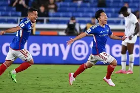 让一追二！亚冠决赛首回合：横滨水手2比1阿尔艾因图片