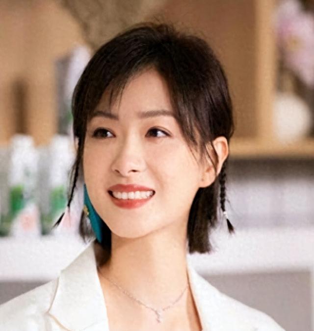 因长的太漂亮，七次拒绝导演“要求”被封杀，如今43岁凭实力走红