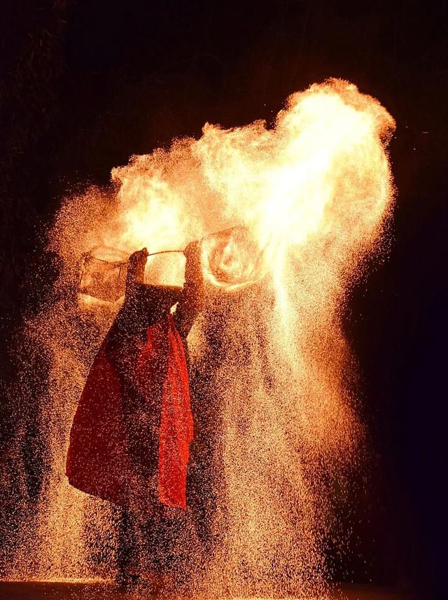 河南“中式迪士尼”火了，奥秘只是门票价格低？