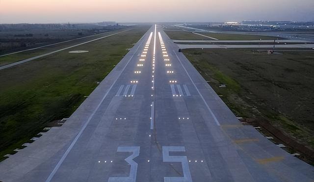 国内的A380为何运营不下去？虽然乘客喜欢，但航空公司看见就害怕