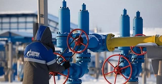 普京可能不得不停战了！最大财源被切断，再想打也没钱了！