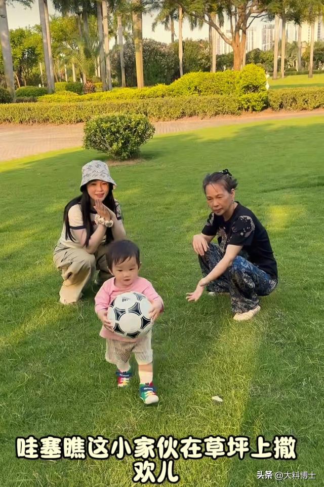 赖昌星妻子曾明娜晒老宅近况：独居3000平庭院，一个人做饭弄花草