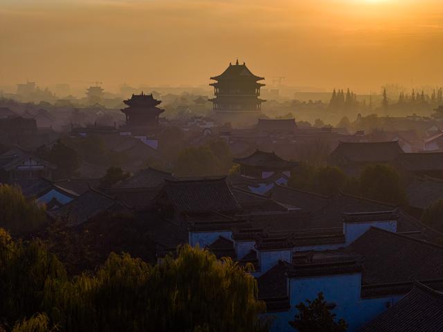 冬日下的台儿庄古城宛若一幅山水画卷