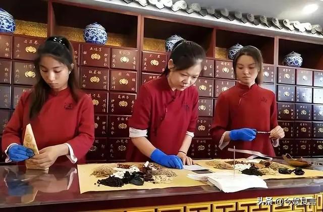 大量日本游客涌入北京，打着旅游幌子不去旅游不吃美食，为啥来？