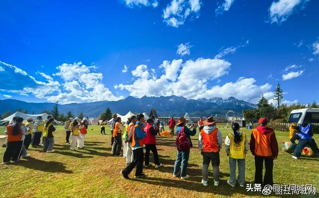 “丽江攀岩季活动在东巴谷启幕，120余名爱好者雪山脚下竞逐