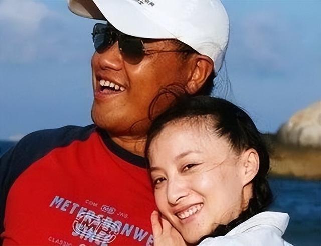 演员徐露：嫌丈夫丑不生孩子，丈夫给她245万，生下女儿后怎样了