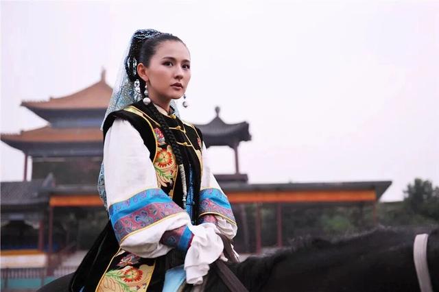 从“拽妃”到商界大亨，39岁的热依扎：隐婚生子，争议不断