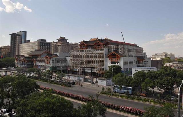 32年前一场大火，北京地标商圈传奇就此陨落，重建后热闹喧嚣不再