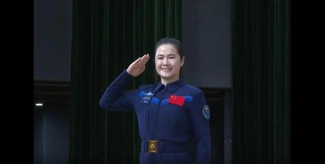 首款不锈钢火箭准备首飞！神二十一发射倒计时：3名女航天员亮相