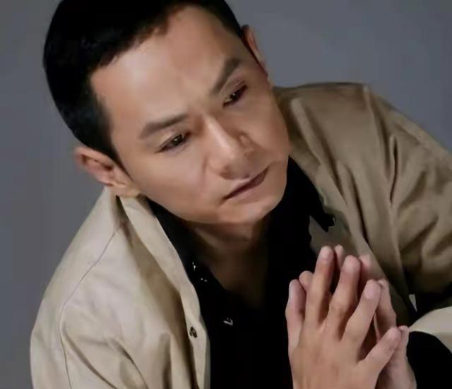 15年前，在爱妻葬礼上哭到昏厥发誓永不再娶的果靖霖，现况如何？