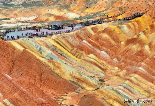 张掖七彩丹霞2025年游客量破300万人次的背后