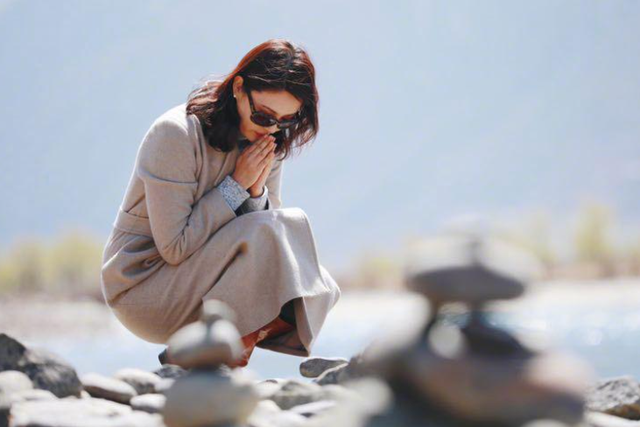 她是央视最惨女主持，男友死刑，丈夫入狱，如今48岁被释永信牵连