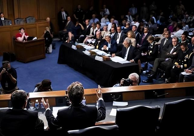 特朗普：中国军队能有今天，全靠美国给的7220亿	，养兵力造军舰