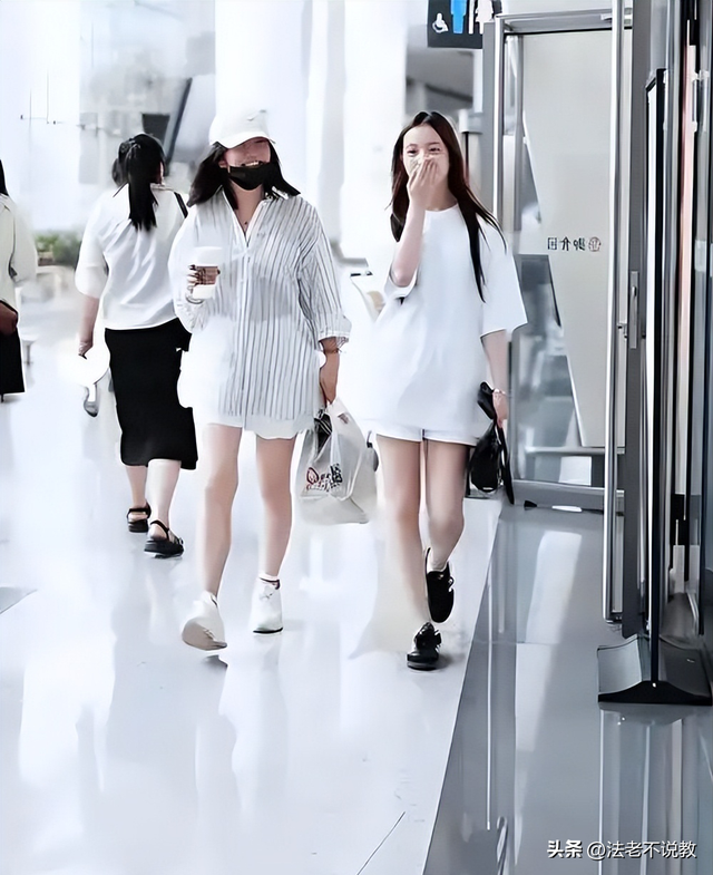 封杀四年，49岁赵薇突传消息，因胃癌去世传闻5个月前就真相大白