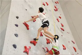 青年人物｜两度夺得攀岩世青赛冠军，这个15岁少年是如何做到的？图片