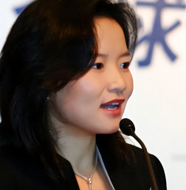 被逮捕的三位央视主持人，个个都沦落到阶下囚，最严重的出卖国家