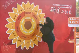 2025研考本周末举行：连续两年报名人数下降 考研“上岸”难度变小了？图片