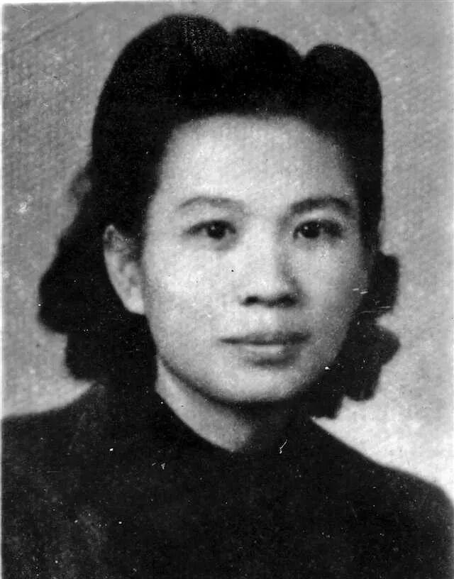 挖出了戴手铐的女遗骨	，鉴定后确定，她便是中央苦苦寻找的人！