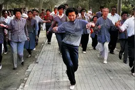 一组40年前的老照片，40岁以下就别点了吧，因为你看不懂图片