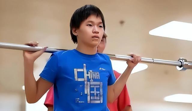 全红婵入学才四天，令人担忧的事情就发生了，网友言论越来越奇怪