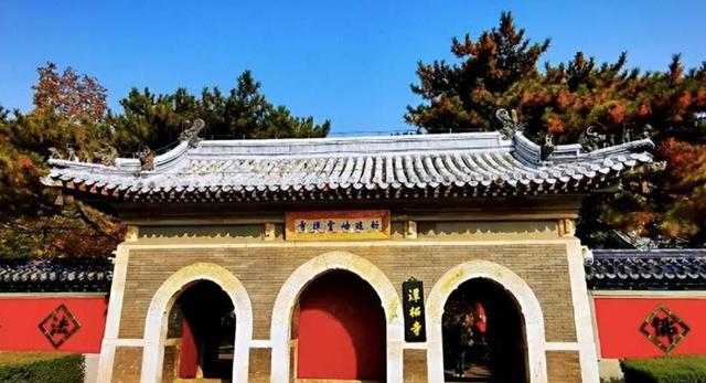 中国有一古寺，庙不大，却有武警24小时站岗，它有何特殊之处？