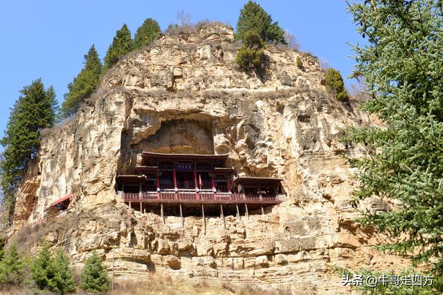 山西宁武石门悬棺：万仞崖龛藏古柩、千年石棺映翠岚
