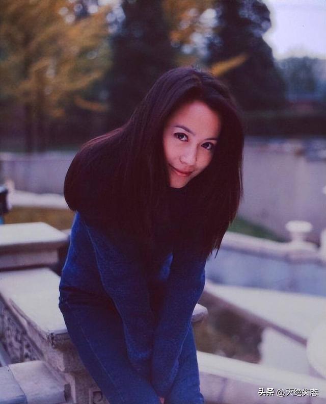 至今未婚未育，身边却有男人陪了近 20 年！54岁的她才是人间清醒