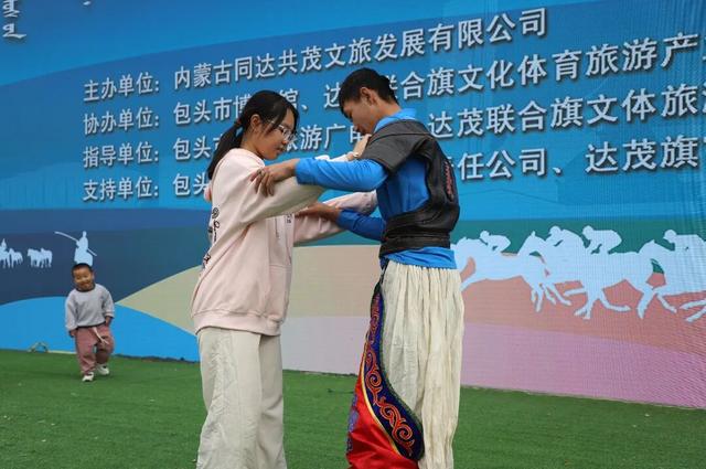 草原盛会走进城市“客厅” 达茂旗城市那达慕带来文旅新体验