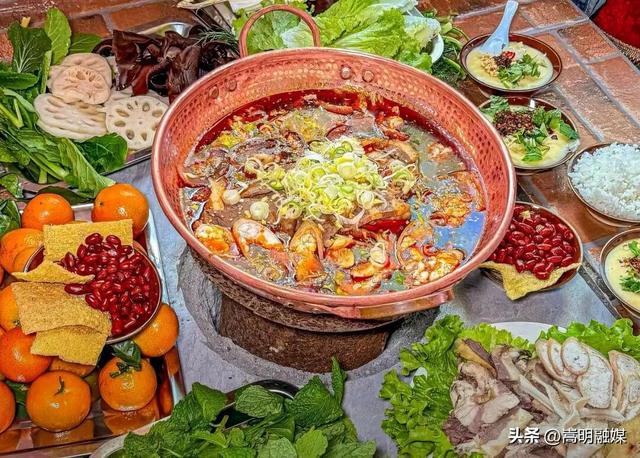 自在嵩明丨一站式遛娃、美食、运动！银杏广场的夜太会玩