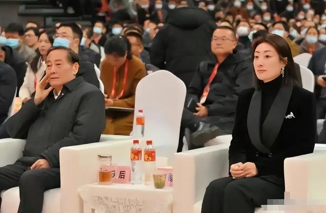 宗庆后培养宗馥莉为继承人，私生子没名分，郎咸平称杜建英水平臭