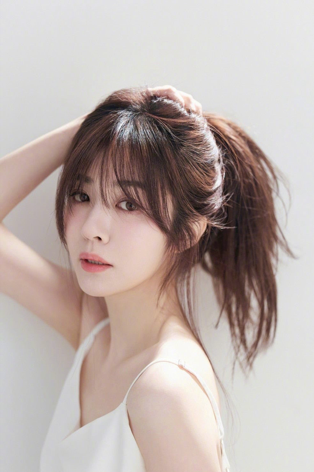 王晓晨身材前凸后翘，大白兔饱满，笑容可爱，超级吸引人，超爱了