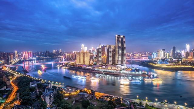 我国“最神奇”的城市，楼顶是马路，车在空中跑，常被误认为是省