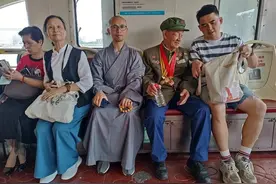 慈溪93岁老人，为了“10块钱”，一个人坐火车去厦门图片