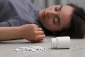 吞安眠药自杀，真的一点痛苦都没有吗？过来人告诉你真实感受图片
