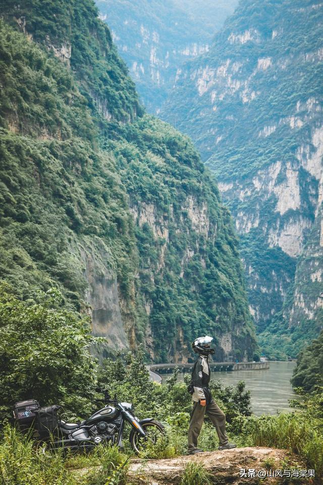 骑香帅YES418穿越大渡河峡谷，壮观景色令人沉醉