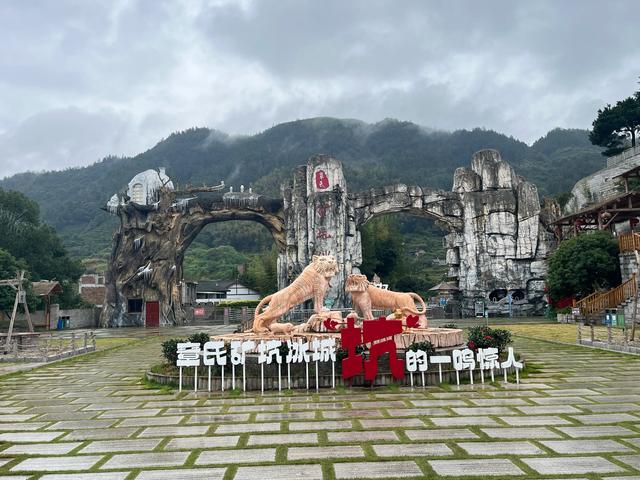 退休夫妻自驾温州泰顺之仕水古镇、胡氏大院、廊桥文化园