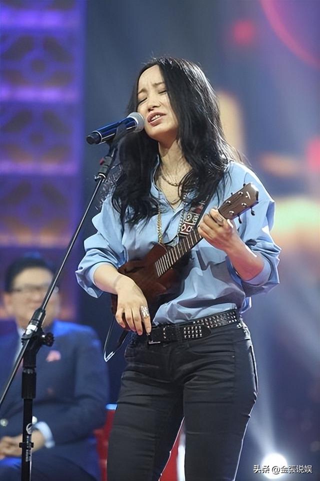 连上5次春晚，却和恩师同居怀孕被骗流产	，如今56岁的她依然单身