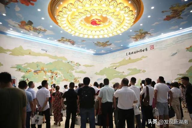 月满丽都人潮沸！万家丽中秋 “圈粉” 全球游客！