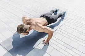 长期坚持深蹲、俯卧撑的人，会有6大变化找上你图片