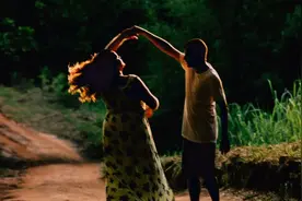 这样的女人性张力真的绝了！女人越“坏”，男人越爱图片