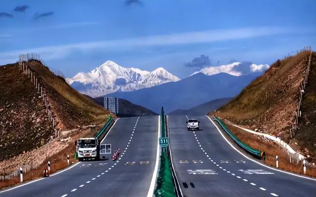 川藏线上的司机为何总要点烟扔出窗外？藏民：扔烟的都是聪明人